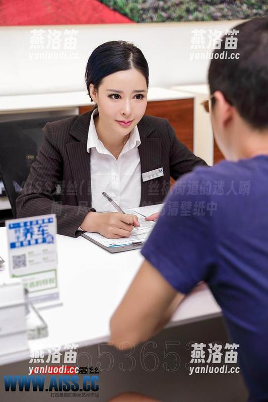 AISS爱丝(黄金版) - 丝袜街道的迷人瞬间，尽在亚美依的高清壁纸中