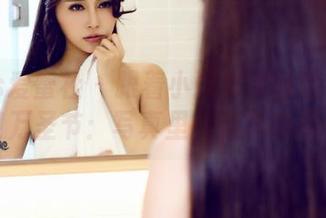 IMiss爱蜜社 – 跟着小丽莎萌萌哒在线窜门万圣节：写真里的灵异瞬间！