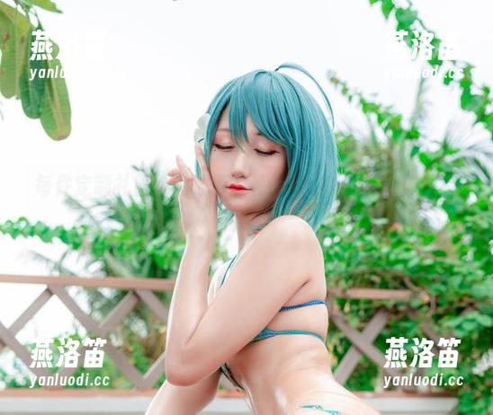 每件定制礼服都有故事，KuukoW的作品像是在低语。