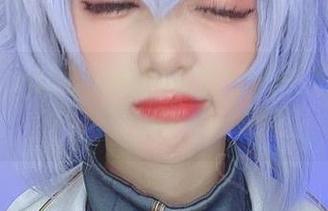 看！PoppaChan的礼服让美图缤纷成彩虹