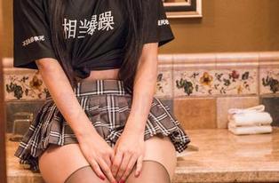 TouTiao头条女神 – 见证杨漫妮最新裸足合集，赤脚的城市探险