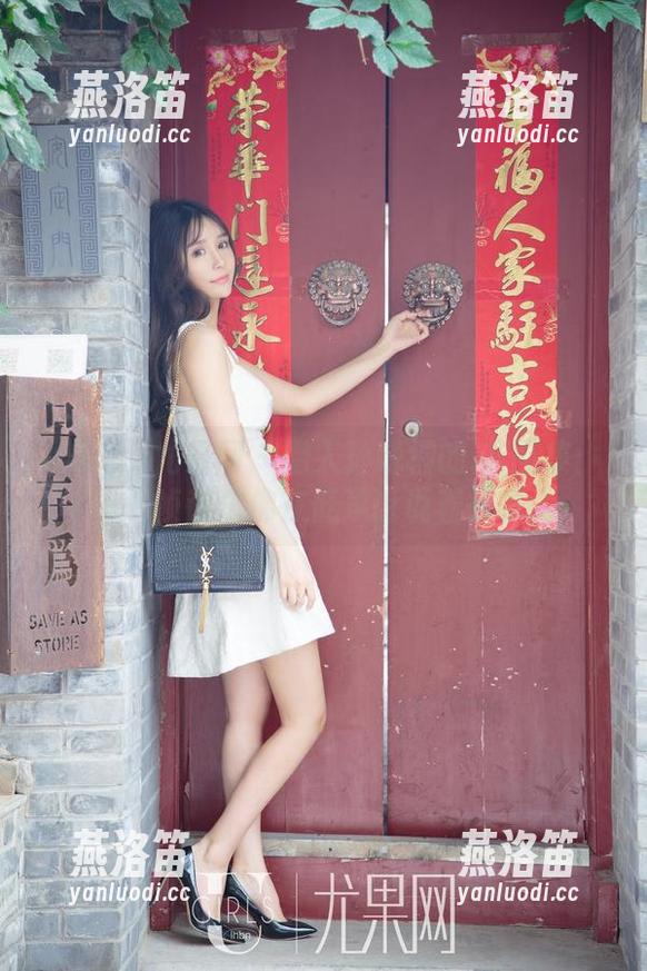 UGirls尤果网 - 潜入孙晚桐的JK图集：每一帧都仿佛在低声诉说着故事。