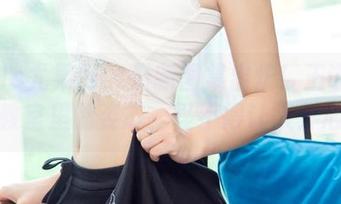UGirls尤果网 – 最新图集出炉！王谨轩在教室里的姿态，怪不得让人分心