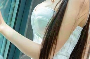 UGirls尤果网 – 私房里的一抹白，陈雅漫的白衬衫让我心中暗暗欢喜。