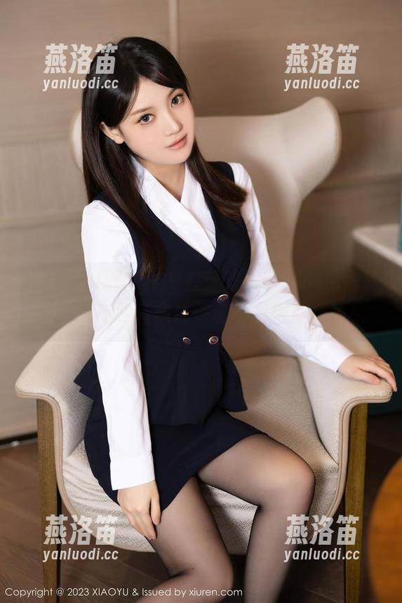 XIAOYU语画界 - 在芝芝Booty的私房写真中，高跟丝袜让一切都显得那么轻易