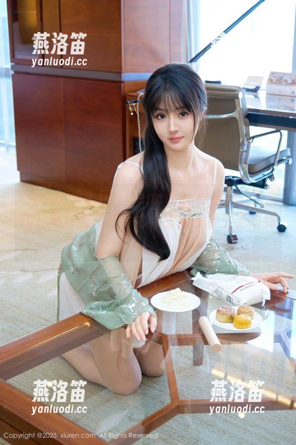 Xiuren秀人网-Jennifer小若 Xiuren秀人网 - Jennifer小若的户外新作,福利图集,真心希望她没被虫子咬到!