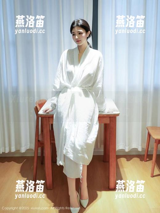 Xiuren秀人网 - 可乐Vicky可爱的瞬间：无圣光写真里的真实与梦幻