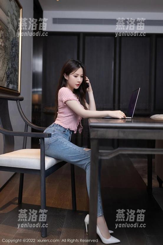 Xiuren秀人网-呆呆的瑞BB Xiuren秀人网 - “呆呆的瑞BB”套装资源大放送:穿上它,我也想变成她的迷弟,只是缺了点呆呆的魔力…