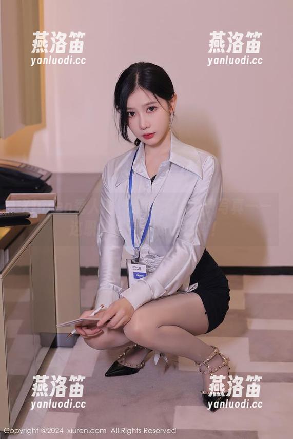 Xiuren秀人网 - 奈奈子的免费写真——这职业装看得我心痒痒！