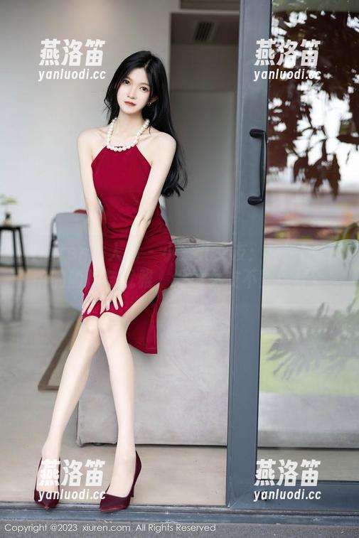 Xiuren秀人网 - 小紫儿女友：高清图片中的随性与优雅，谁说女友不能这样？