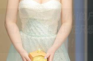 Xiuren秀人网 – 哇，杜viki的户外写真真是让人想冲出去，但我现在只想跟她说一声壁纸真不错！