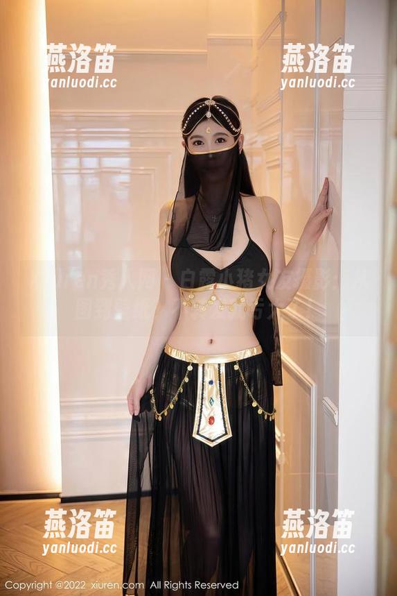 Xiuren秀人网 - 白露小猪女友摄影：从图到壁纸，不转发就亏大了！