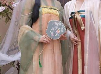 Xiuren秀人网 – 糯美子Mini之精选：清纯少女，看看她能有多天真无邪？