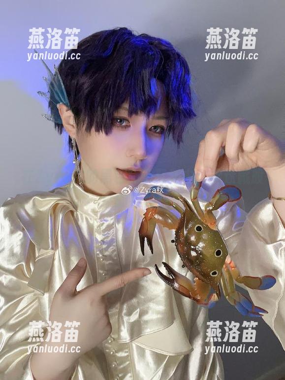 在Zyra秋的黑色兔子写真中：捉迷藏般的神秘感