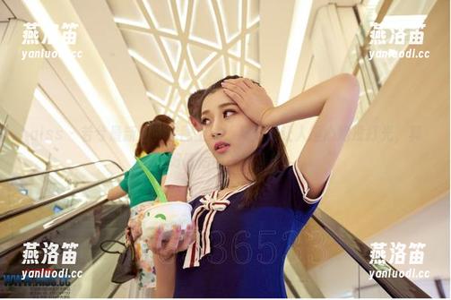 aiss - 若兮最新油亮套图上线，反光得让人担心她没打光，真好奇后面的设备！