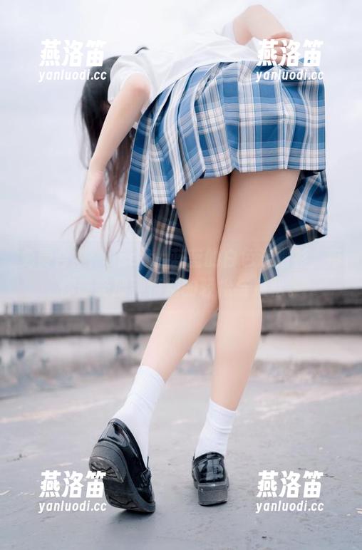 usejan蓝蓝 免费合集:usejan蓝蓝的白色连帽衫,带你感受那种特别的轻松与放松。