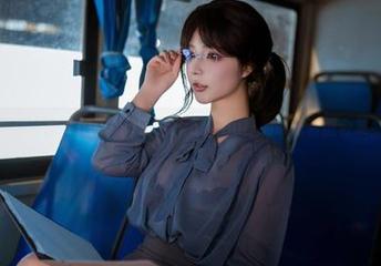 在孤独中同你分享：yuuhui玉汇(kokuhui)的亲密套图合集，直击心底