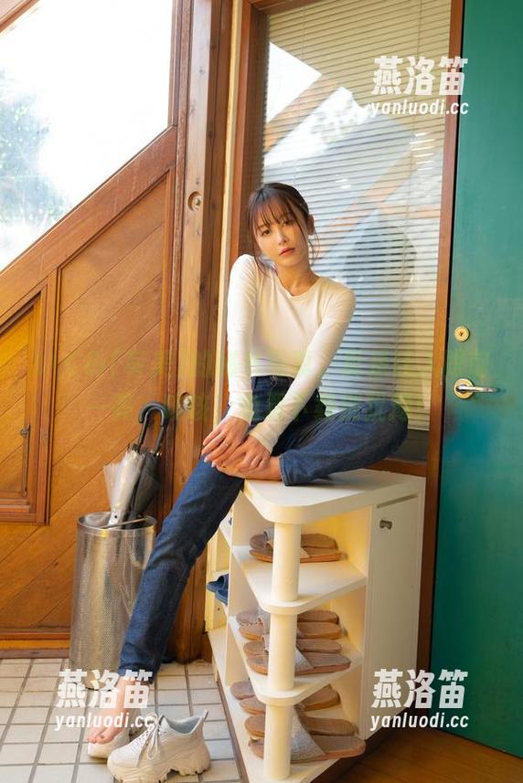 いくみ(育美)的秘书写真，真是让人眼前一亮，咳咳，免费下载别犹豫！