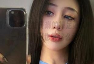 微密圈 – 看！不爱笑的赛琳的裸足更新——这是我第一次觉得脚也能这么迷人