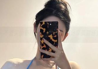 微密圈 – 不爱笑的赛琳泳池高清系列，分享美丽还是卖萌？