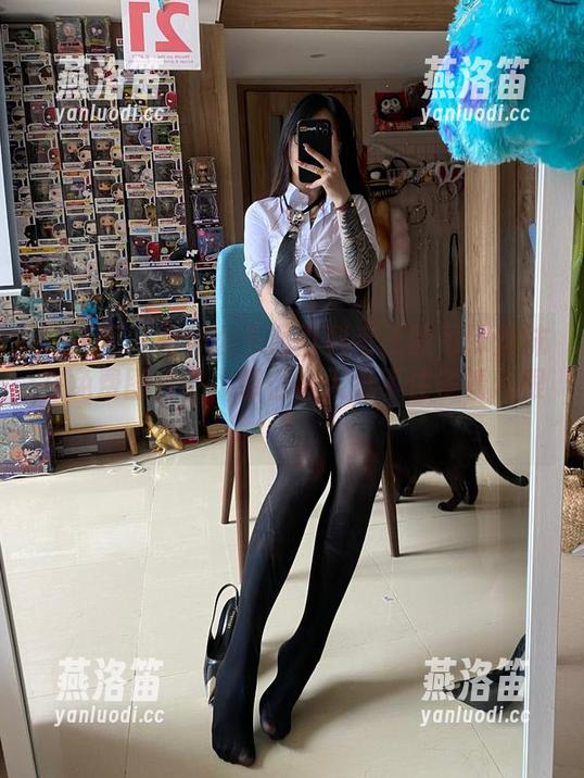 卡通百科老王 微密圈 - 为什么卡通百科老王的吊带丝袜在免费图片中,那么让人忍不住多看几眼?
