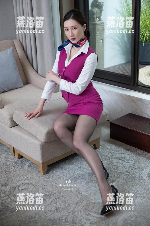 头条女神 - 免费分享！小小鱼的短裙套图，感受一阵清风哦～