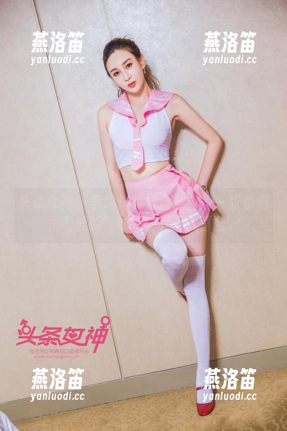 头条女神 - 李思彤夏日合集：每一张都像是恋爱的气息，轻松惹人喜爱。