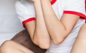 头条女神 – 松果儿的白衬衫写真：这到底是衬衫还是魔法？
