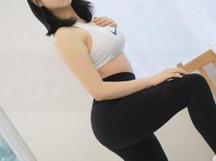 《精选图库带你玩转宋哈娜的夏日时光》——感觉一下子被阳光晒到了，不愧是夏天必备。
