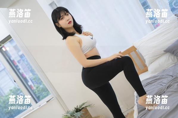 《精选图库带你玩转宋哈娜的夏日时光》——感觉一下子被阳光晒到了，不愧是夏天必备。