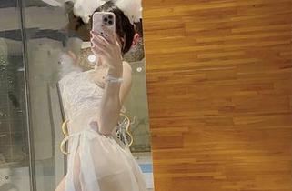 微密圈 – 小玉吃果冻的油亮私拍，咋这么撩人，让人想一探究竟
