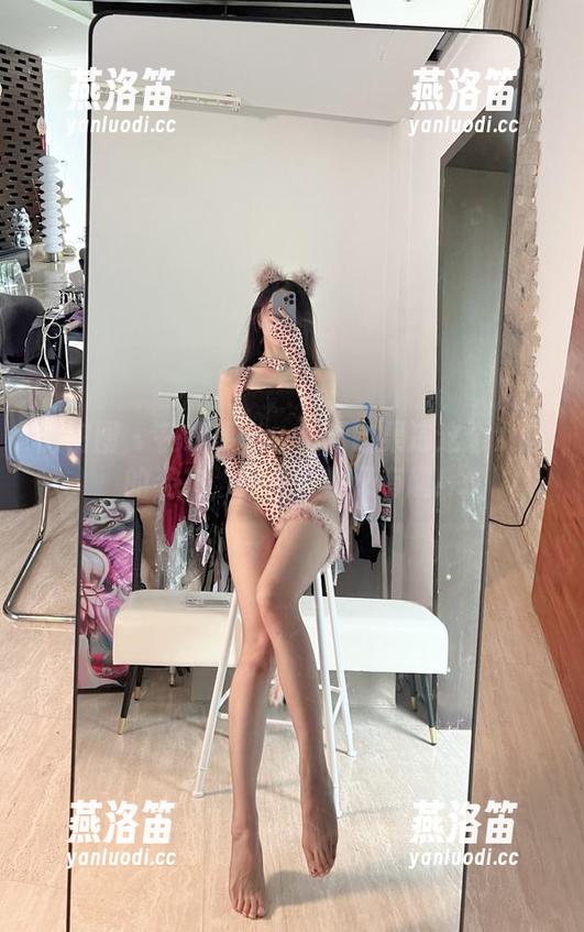 小玉吃果冻 微密圈 - 在线摄影:小玉吃果冻这个女孩的姿态,真是神秘又有趣!