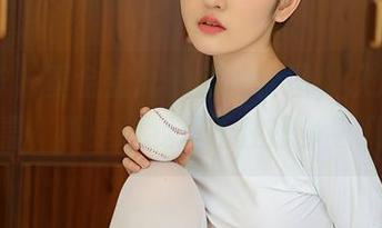 尤蜜荟 – 黄金宝儿的旗袍套图，次次都有新惊喜，真是让我忍不住想多看几遍！