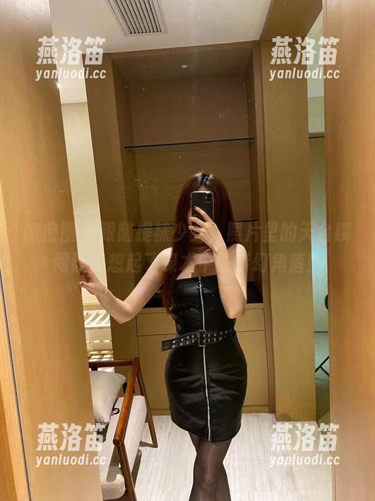 提袜少女 微密圈 - 跟随提袜少女,照片里的天台瞬间让我想起了课本中的梦幻角落!
