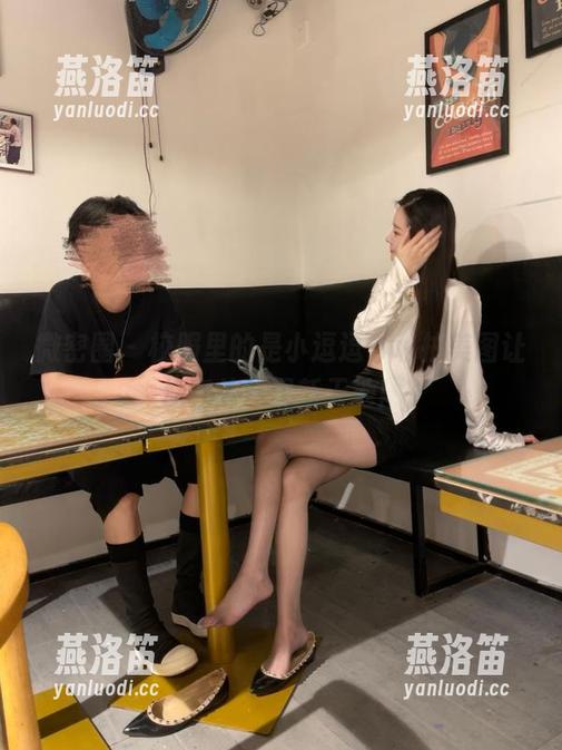 微密圈 - 校服里的是小逗逗，私拍美图让你意外发现新天地！