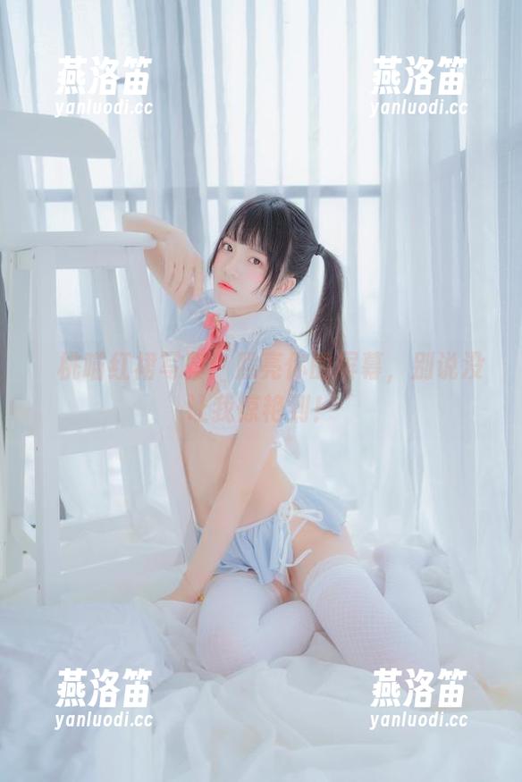 桜桃喵红裙写真：照亮你的屏幕，别说没让我惊艳到！