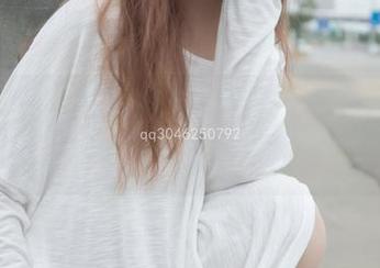 梦丝女神 – 校园黑丝白丝的可爱，看看小兔这套作品，真让人想多看几眼！