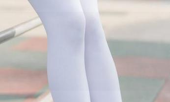 森萝财团 – 小奶糕Milky又来了！最新图集中双马尾美少女的白丝美腿，居然让我觉得…生活还挺有意思的。