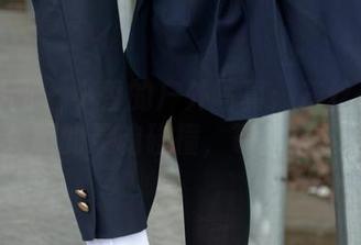 森萝财团 – 小香的户外写真：灰丝美腿与JK制服的灵魂碰撞，等你来下载！