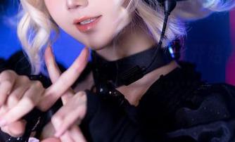 楚楚子w泳衣原图，居然让我开始思考我自己的泳衣选择……