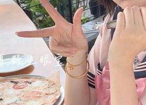 眼酱大魔王w的私拍图包：白衬衫，心动指数直线上升啊！