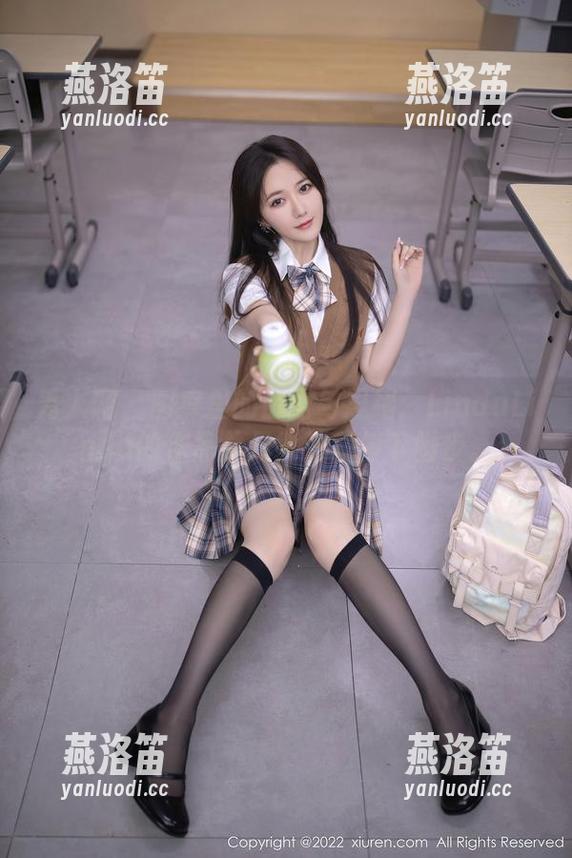秀人网-LindaLinda 秀人网 - 图库里的白裙与思绪:LindaLinda的作品总是能让我停下脚步。