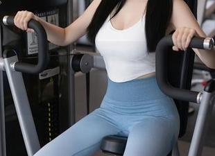 秀人网 – 在夏诗诗Sally的油亮世界里，每张图片都在诉说一段不为人知的故事