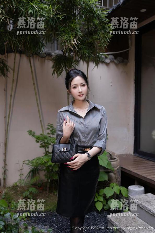 秀人网 - 与奶瓶子一起漫游：无圣光写真中的修女幻想世界