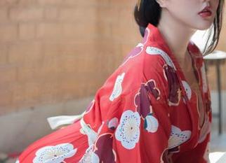 秀人网 – 黄瓜撞上校服：拍黄瓜girl的新作更新，让人忍不住想象！