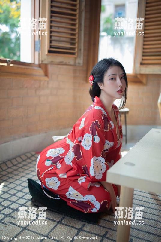 秀人网-拍黄瓜girl 秀人网 - 黄瓜撞上校服:拍黄瓜girl的新作更新,让人忍不住想象!