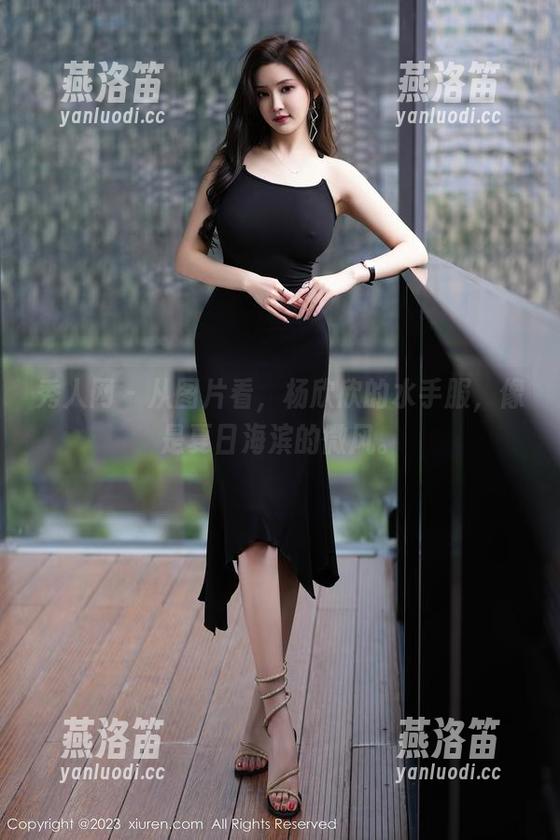 秀人网-杨欣欣 秀人网 - 从图片看,杨欣欣的水手服,像是夏日海滨的微风。