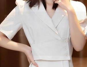 秀人网 – 职场装扮不是唯一：诗诗kiki黑丝写真美图，挑战你眼里的‘秘书’定义！