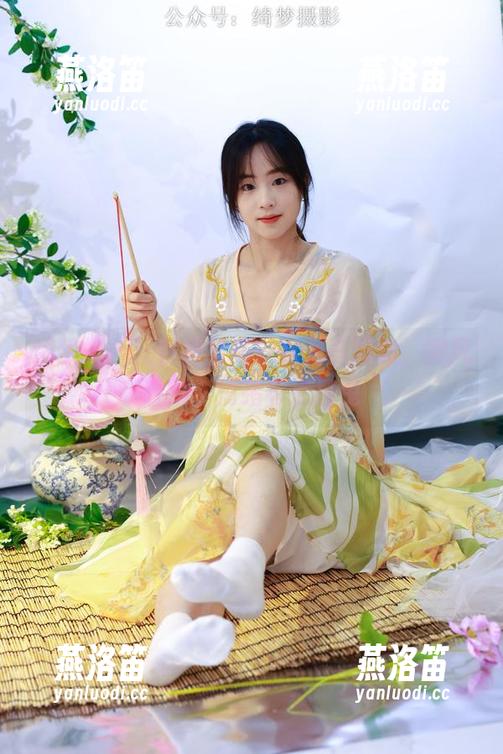 绮梦摄影 - 在线写真：秋月在海边，微风轻拂，情绪有点摇曳