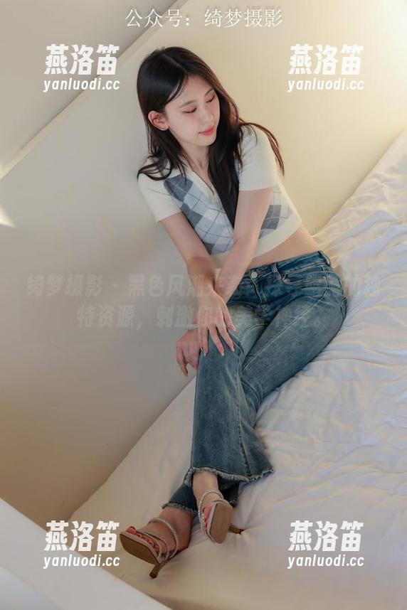 绮梦摄影 - 黑色风潮来袭：探寻露露的独特资源，刺激你的美学神经。